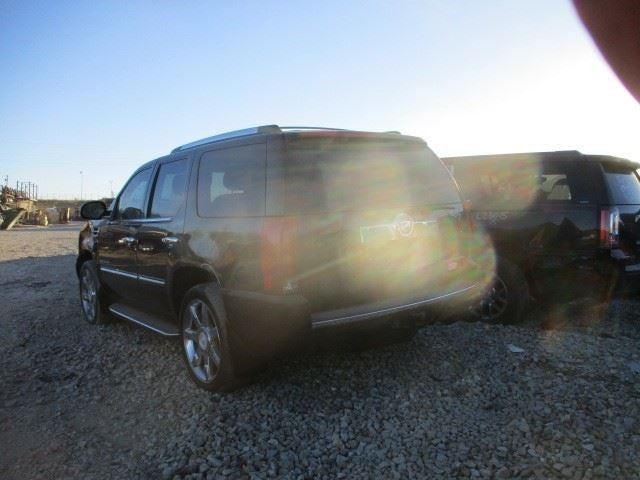 Driver Left Tail Light Quarter Mounted Fits 07-14 ESCALADE 1588941