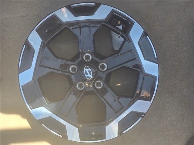 Wheel 18x7-1/2 Alloy Machined And Black Painted Fits 24-25 SANTA FE 18