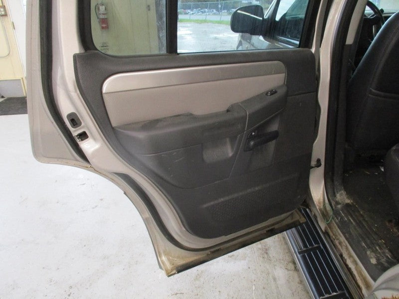 MOUNTNEER 2004 Door Trim Panel Rear 2037660