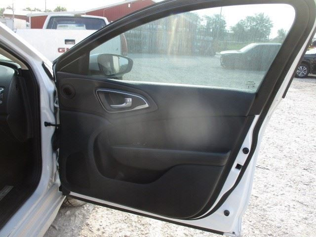 200       2016 Front Door Trim Panel 1600170