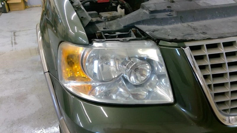 Passenger Right Headlight Bright Background Fits 03-06 EXPEDITION 2024