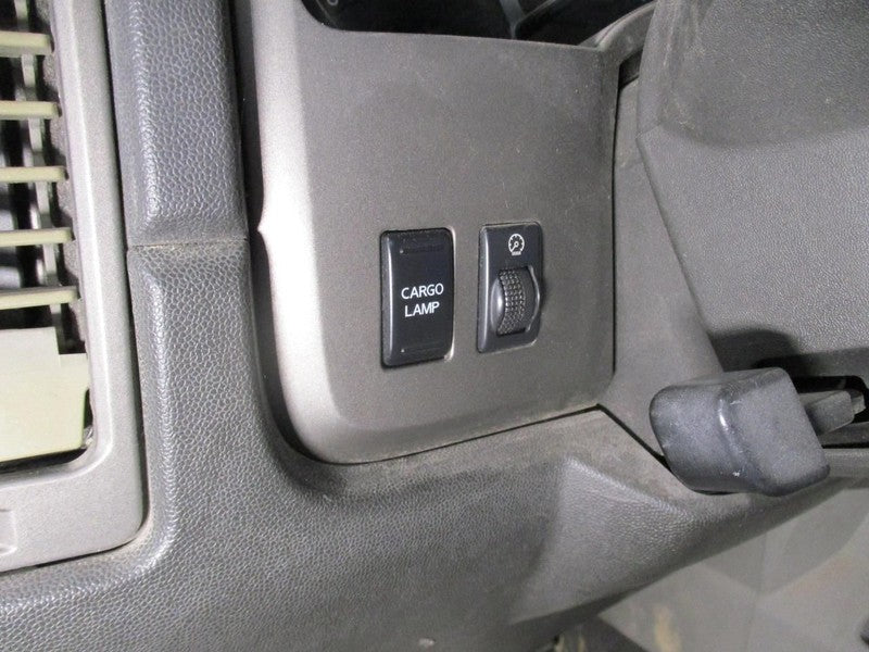TITAN     2004 Dash/Interior/Seat Switch 2032942