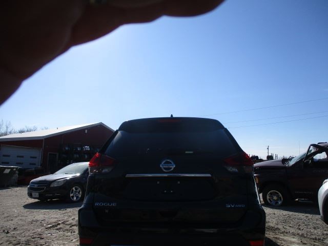 ROGUE     2019 Front Door Trim Panel 1555041
