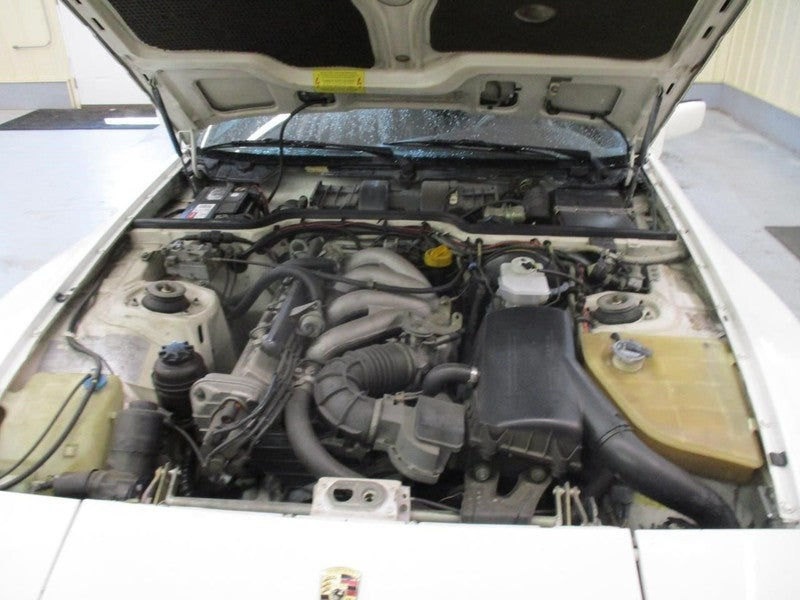 (LOCAL PICKUP ONLY) 944       1986 Loaded Beam Axle 1681962