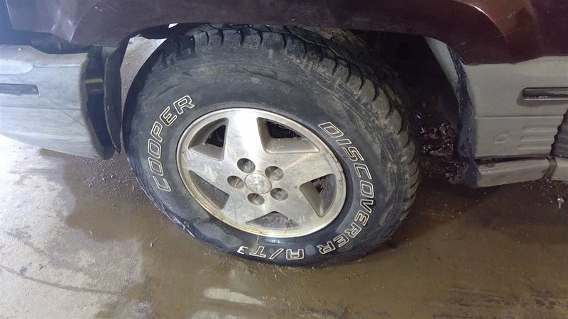Front Axle Thru 1/4/96 U-joint Style Axle Fits 93-96 GRAND CHEROKEE 17
