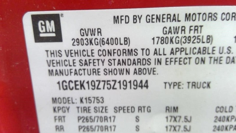 Driver Headlight Classic Style Fits 05-07 SILVERADO 1500 PICKUP 173315