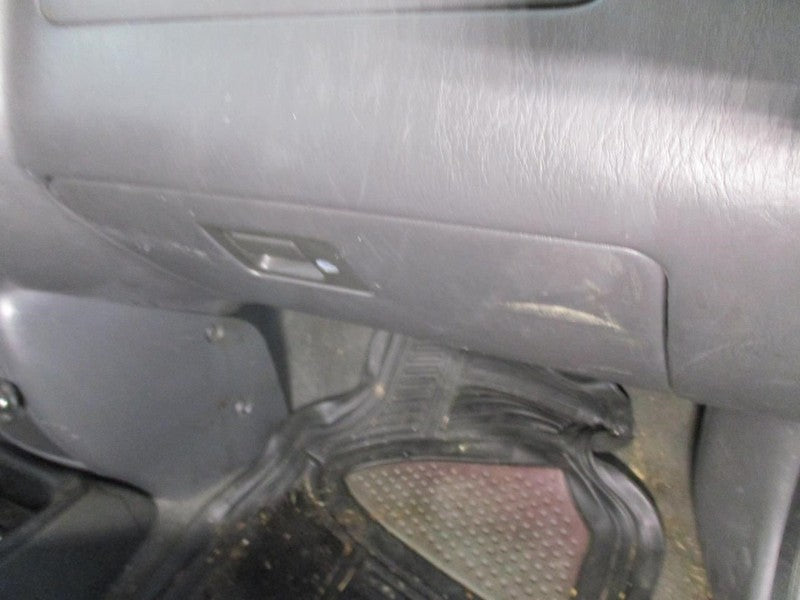 ESCAPE    2003 Glove Box 1925421