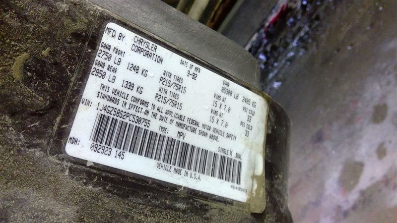 Front Axle Thru 1/4/96 U-joint Style Axle Fits 93-96 GRAND CHEROKEE 17