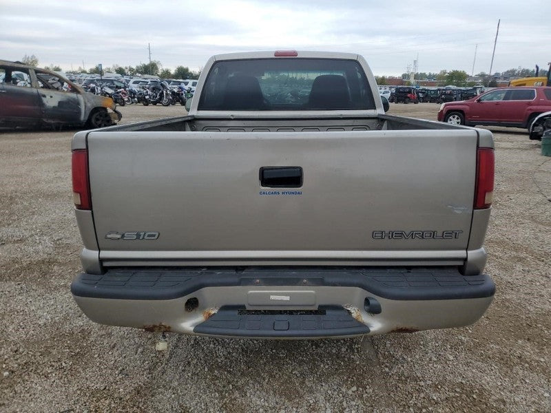 S10PICKUP 2002 Owners Manual 1909900