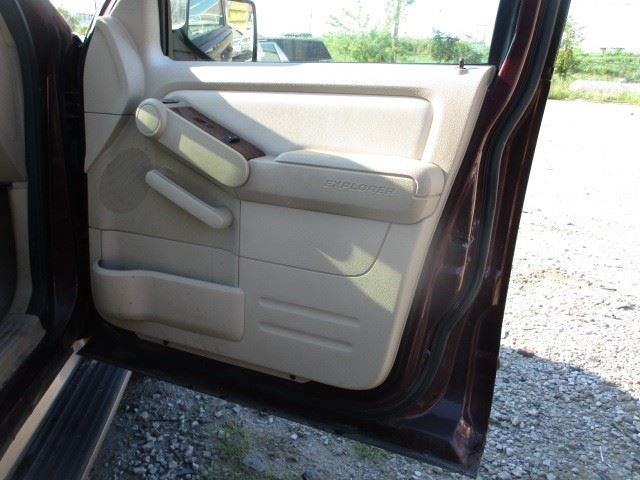 EXPLORER  2006 Front Door Trim Panel 1588132