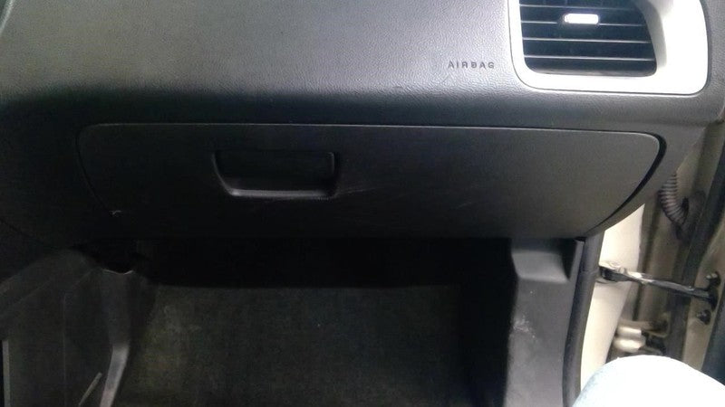 EQUINOX   2010 Glove Box 1880565
