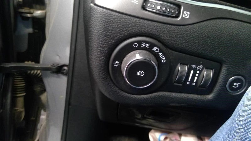 CHEROKEE  2019 Dash/Interior/Seat Switch 1910084
