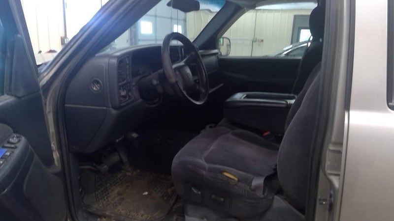 SILVRDO15 2002 Front Seat 1981195