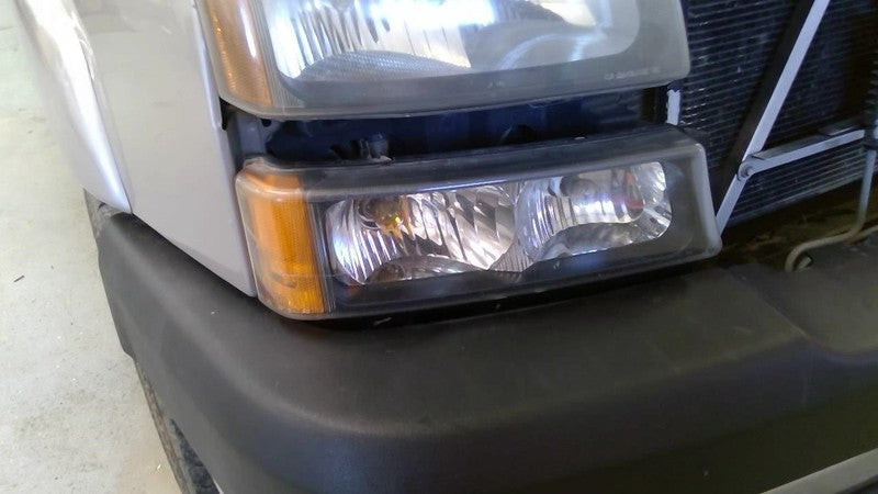 Passenger Corner/Park Light Fits 03-07 SILVERADO 1500 PICKUP 1918998