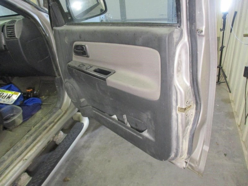 CANYON    2005 Front Door Trim Panel 2036981