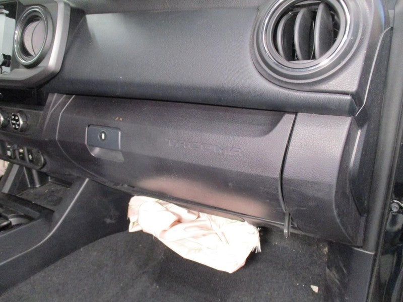 TACOMA    2018 Glove Box 2011069