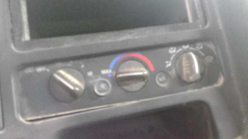 TGMC1500  1995 Seat Belt Front 2017929