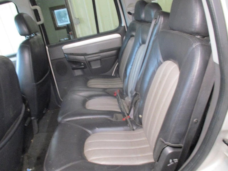 MOUNTNEER 2004 Seat Rear 2037703