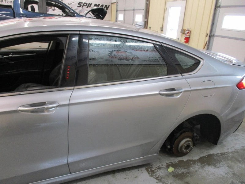 FUSION    2020 Glove Box 1682850