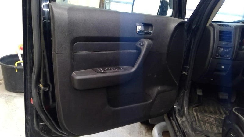 H3        2006 Front Door Trim Panel 2028660