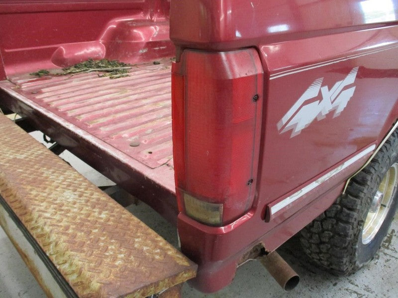 Passenger Tail Light From 8501 GVW Fits 90-97 FORD F250 PICKUP 1687547