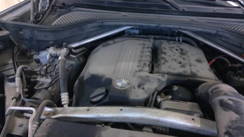 X5        2015 Engine Cover 1947945