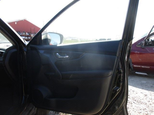 ROGUE     2019 Front Door Trim Panel 1555041