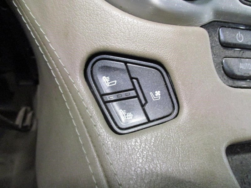 YUKONXL15 2017 Dash/Interior/Seat Switch 1687019