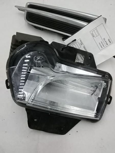 Passenger Grille Ends Lower Fascia Auxiliary Fits 13-17 XTS 1539893