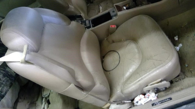 RIVIERA   1998 Front Seat 1923571