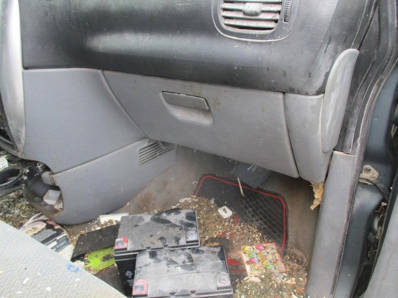 TOWN COUN 2005 Glove Box 1936148