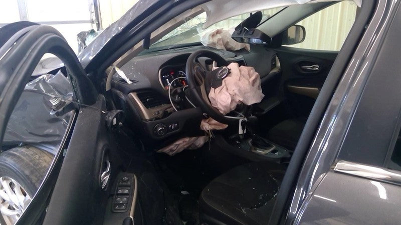 AC Compressor Fits 14-23 CHEROKEE 1720299