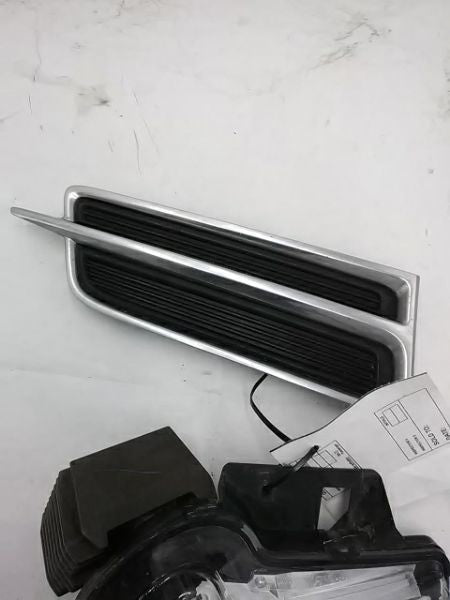 Passenger Grille Ends Lower Fascia Auxiliary Fits 13-17 XTS 1539893