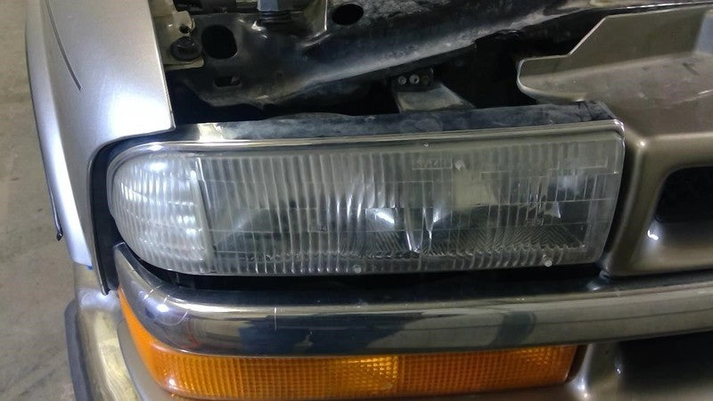 Passenger Headlight Chevrolet Fits 98-05 BLAZER S10/JIMMY S15 1895106