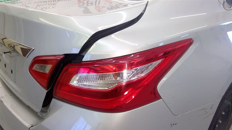 Passenger Headlight Sedan Halogen Chrome Housing Fits 16-18 ALTIMA 165