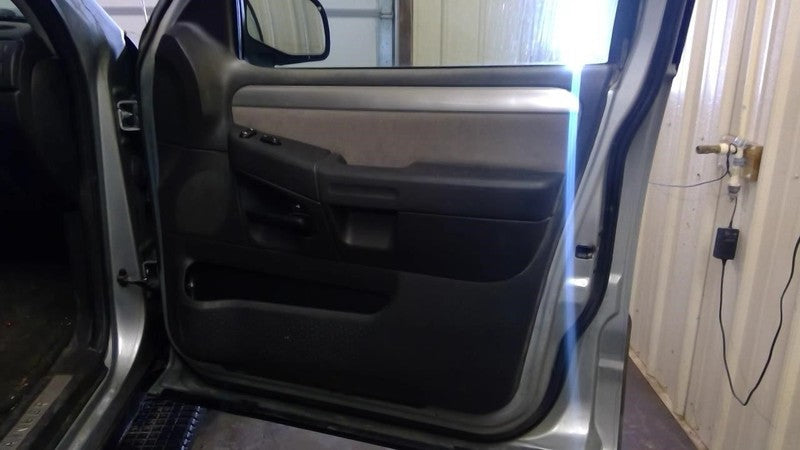 MOUNTNEER 2005 Front Door Trim Panel 2027409