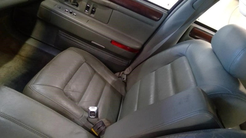DEVILLE   1996 Front Seat 1907284