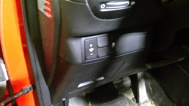 SOUL      2016 Dash/Interior/Seat Switch 2024073