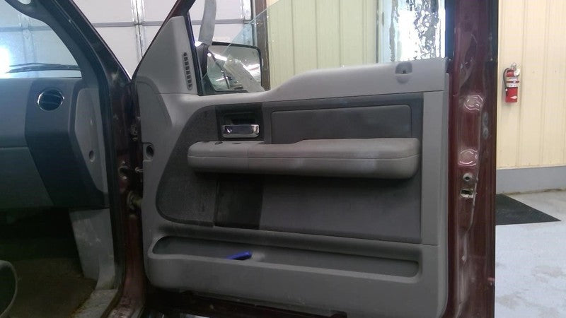 F150NEW   2004 Front Door Trim Panel 1935039