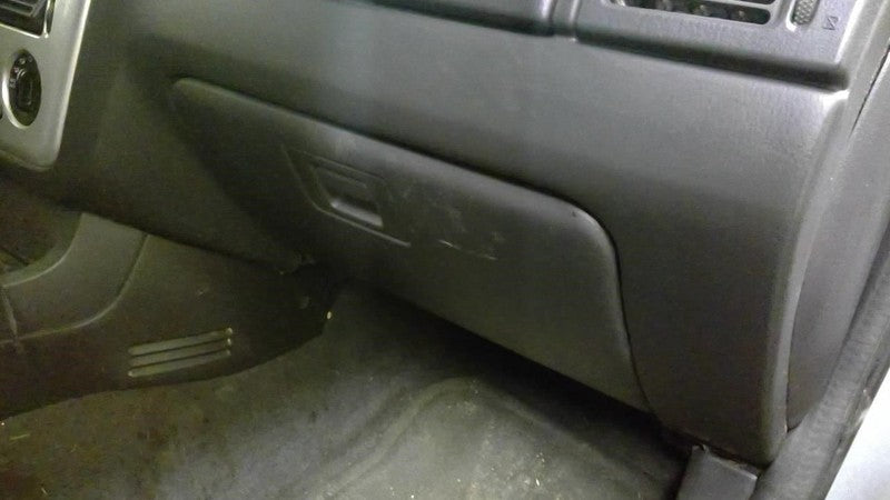MOUNTNEER 2005 Glove Box 2027412