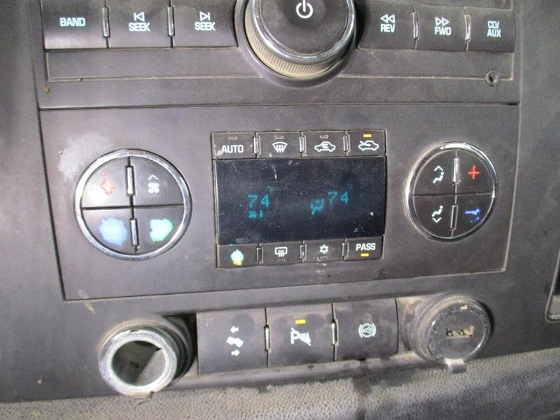 SILVRDO35 2011 Dash/Interior/Seat Switch 1738417
