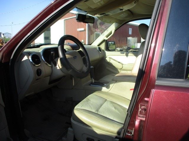 EXPLORER  2006 Front Door Trim Panel 1588132