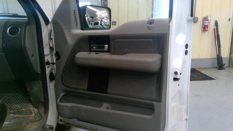 F150      2005 Glove Box 1881142