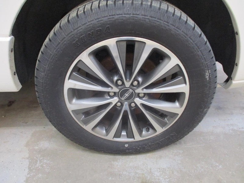Wheel 20x8-1/2 Aluminum Machined Face Fits 15-17 NAVIGATOR 1918739