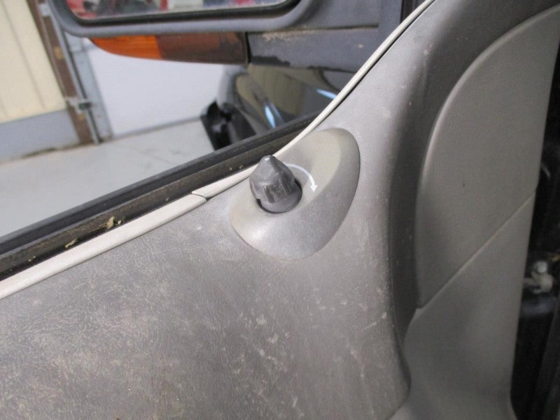 Driver Front Door Switch Driver's Single Mirror Fits 02-04 BRAVADA 192