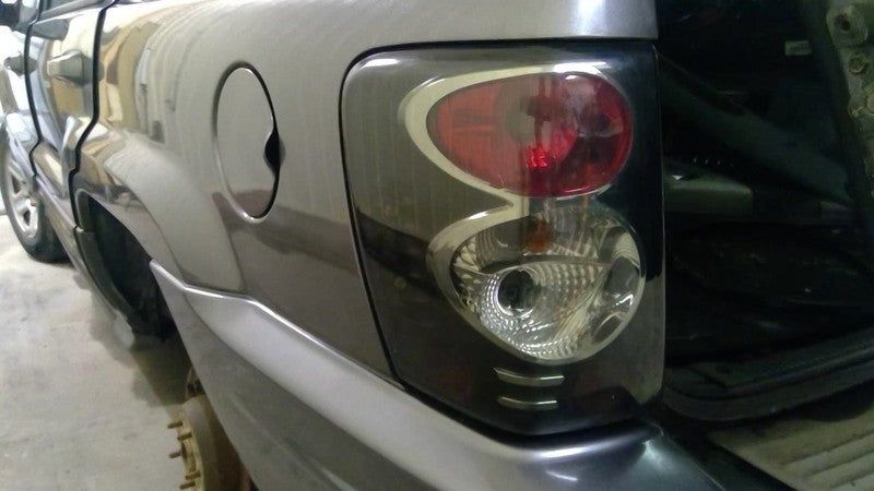 Driver Left Tail Light Thru 11/11/01 Fits 99-02 GRAND CHEROKEE 1728039