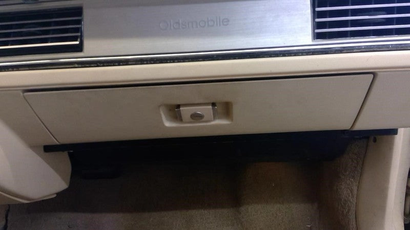 DELTA 88  1987 Glove Box 1972657