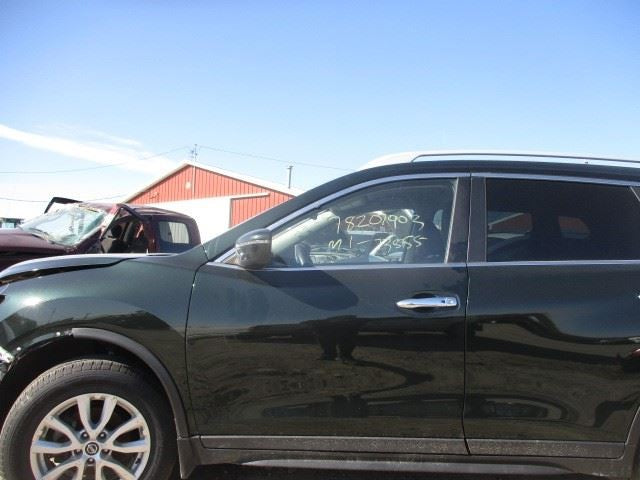 ROGUE     2019 Front Door Trim Panel 1555041