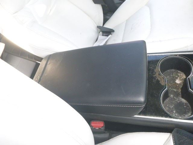 TESLA 3   2020 Console Front 1528314