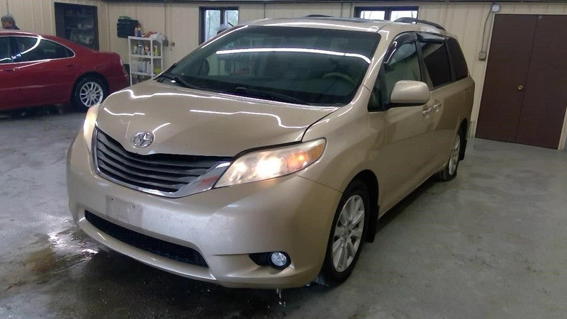 SIENNA    2011 Glove Box 1899396